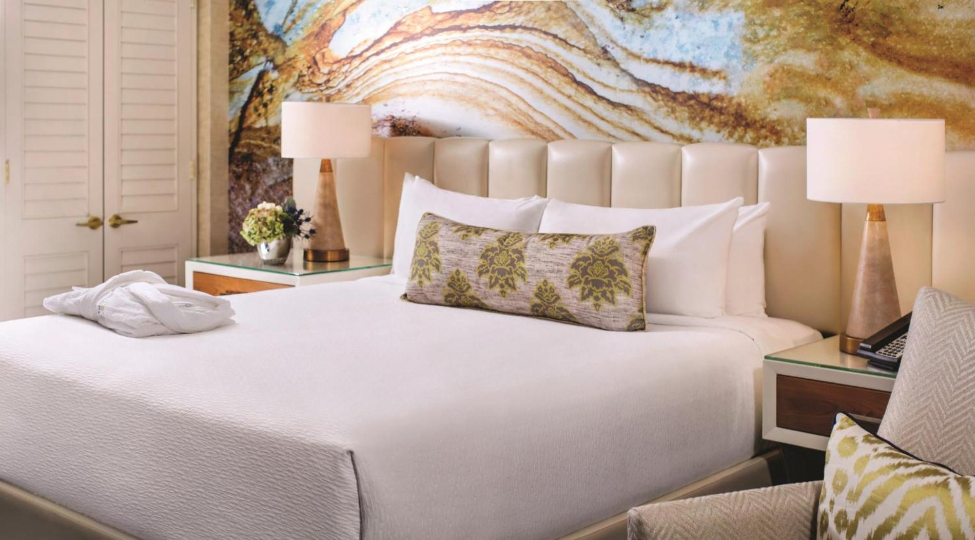 Номер Resort із двоспальним ліжком розміру king-size і видом на Лас-Вегас-Стріп